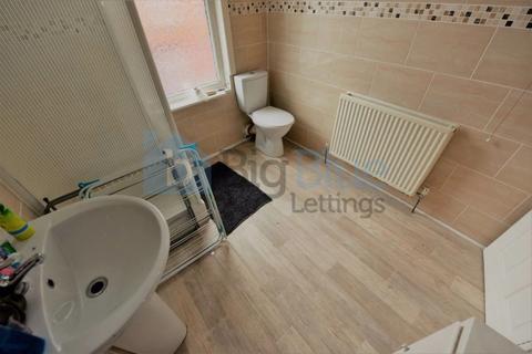 3 bedroom terraced house to rent, William Street, Leeds LS6