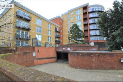 2 bedroom flat to rent, Royal Cresent , IG2