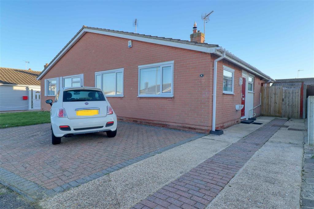 Frinton Homelands, Walton on the Naze CO14 2 bed bungalow for sale £