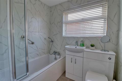 8 Clays Road, Walton On The Naze, CO14 8SA