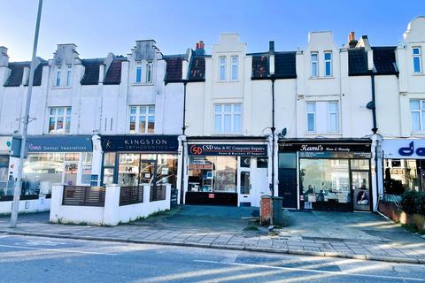 Retail property (high street) to rent, Richmond Road, KT2
