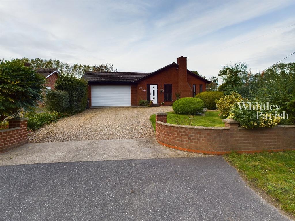 Snow Street, Roydon, Diss 3 bed detached bungalow for sale £475,000