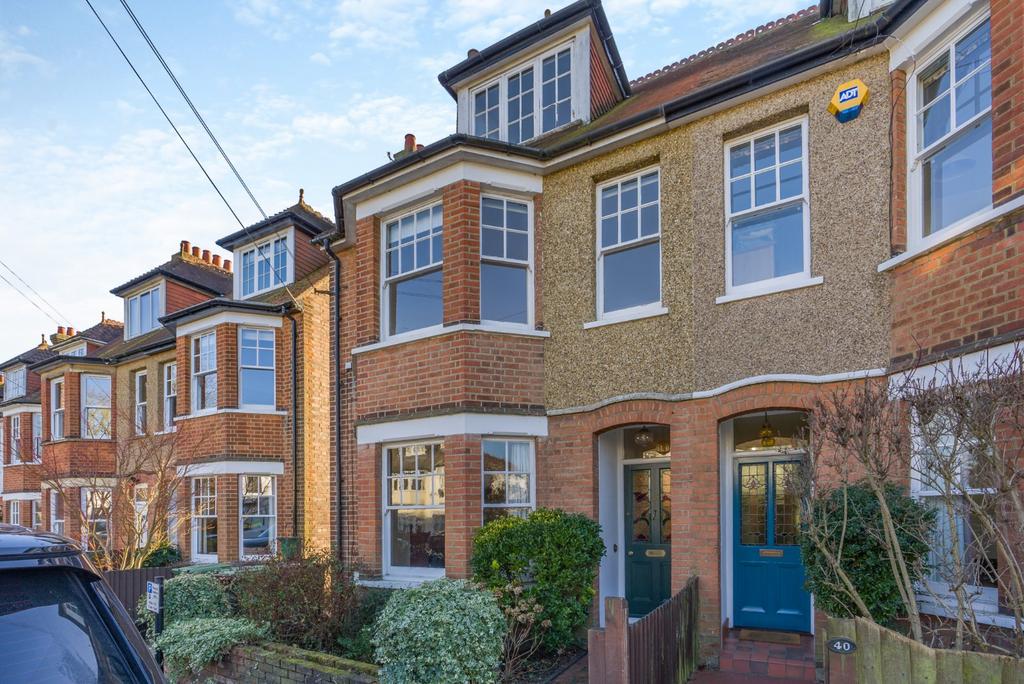 Brampton Road St Albans Hertfordshire 4 Bed Semi Detached House £