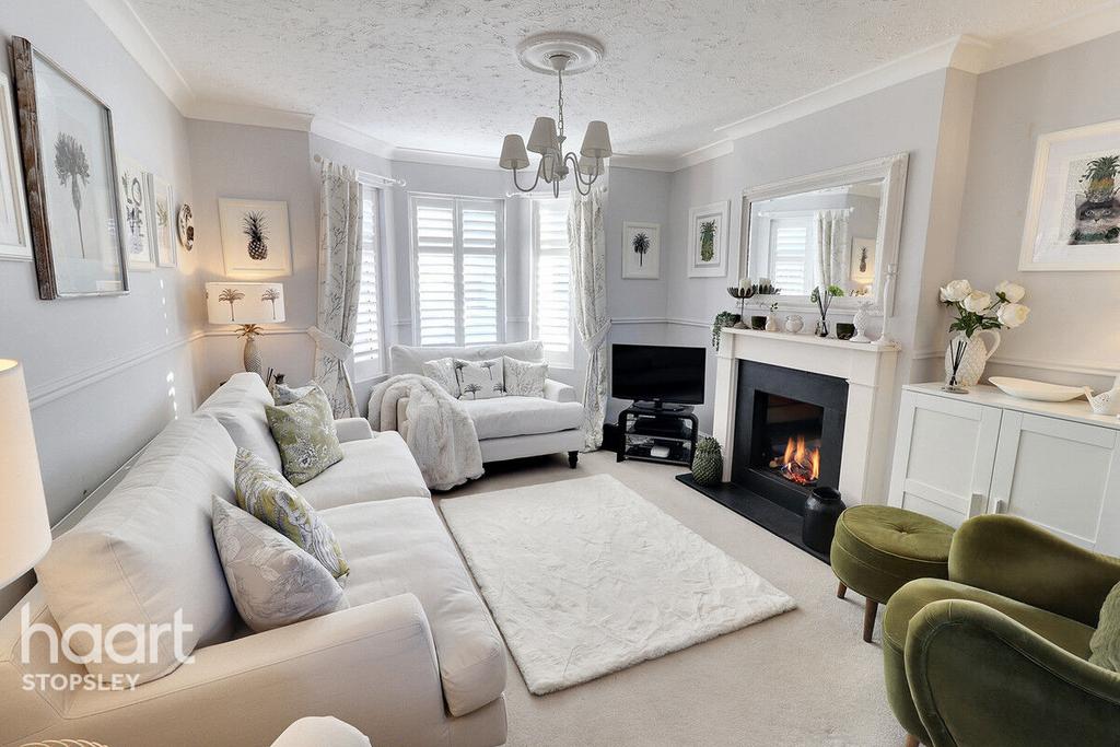 Ampthill Road, Flitwick 3 bed semidetached house for sale £375,000