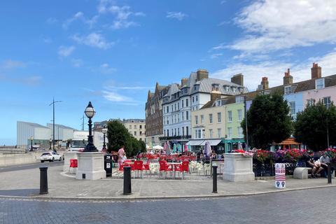 2 bedroom flat for sale, Old Town, Margate