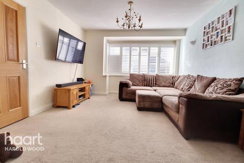 22 Firham Park Avenue, Romford, RM3 0SJ