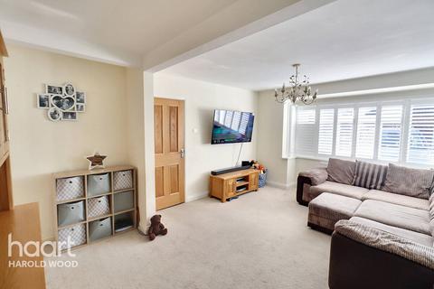 22 Firham Park Avenue, Romford, RM3 0SJ