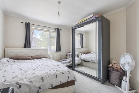 1 bedroom ground floor maisonette for sale, London NW7