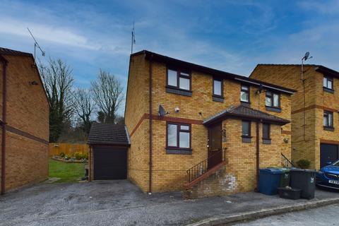 31 Cairnside, High Wycombe, HP13 7SB