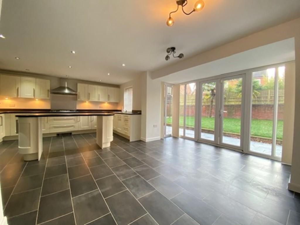 John Ireland Way, Washington 5 bed detached house £2,750 pcm (£635 pw)