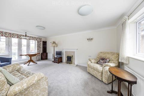 2 bedroom retirement property for sale, Cobham Road, Leatherhead KT22