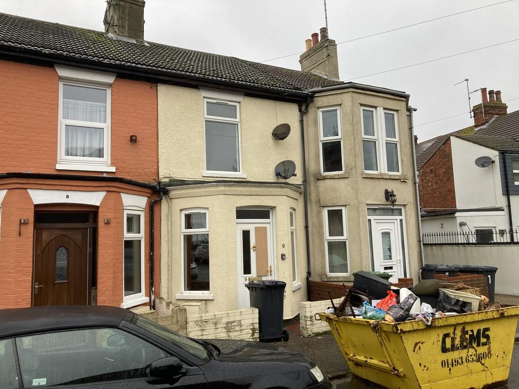 Pavilion Road, Gorleston, Norfolk 2 bed terraced house for sale £55,000