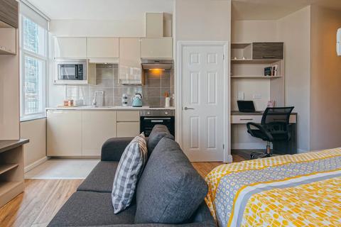 Studio to rent, Apt 16, Eagle House, Blackfriars Road M3