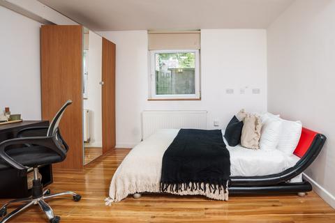 3 bedroom flat share to rent, Apt 2C, 19 Regent Park Terrace, Headingley LS6