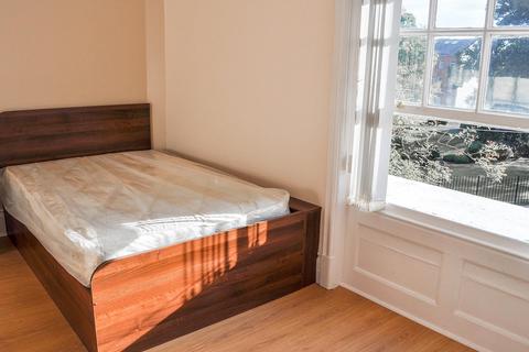 1 bedroom apartment to rent, Apt 6, 12a Clarendon Road, 12A Clarendon Road LS2