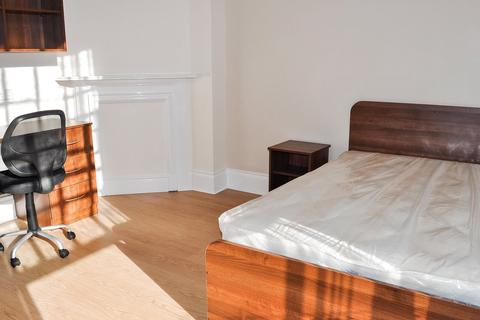 1 bedroom apartment to rent, Apt 6, 12a Clarendon Road, 12A Clarendon Road LS2