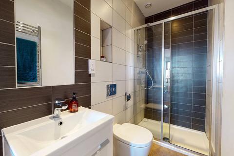 2 bedroom apartment to rent, Apt 24, Crown Residence, 81-89 George Street LS1