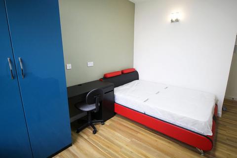 3 bedroom apartment to rent, Apt 3C, 19 Regent Park Terrace #477201