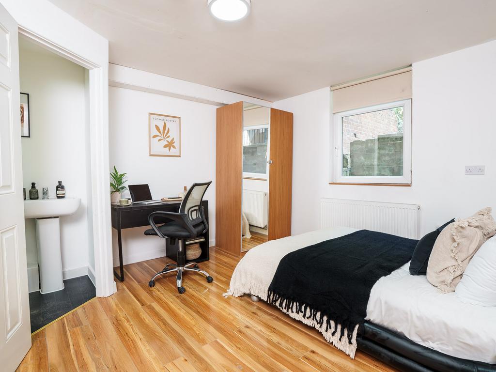 Apartment in Leeds, West Yorkshire - More