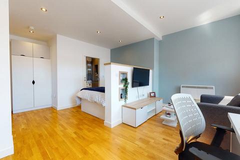 Studio to rent, Apt 9, Crown Residence, 81-89 George Street LS1