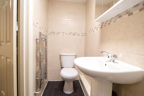 2 bedroom apartment to rent, Apt 4, 8 Springfield Mount, 8 Springfield Mount LS2