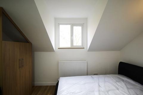 2 bedroom apartment to rent, Apt 4B, 19 Regent Park Terrace #253903