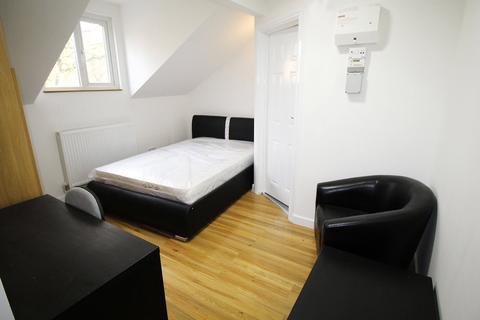 Studio to rent, Apt 4B, 19 Regent Park Terrace #253903