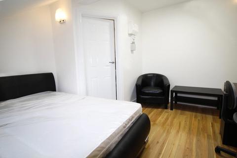 Studio to rent, Apt 4B, 19 Regent Park Terrace #253903