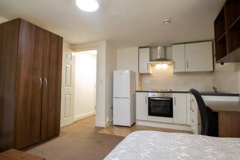 Studio to rent, Apt 3, 8 Springfield Mount #819794