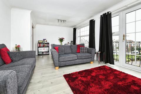 2 bedroom flat for sale, Kings Road, Westcliff-on-sea, SS0