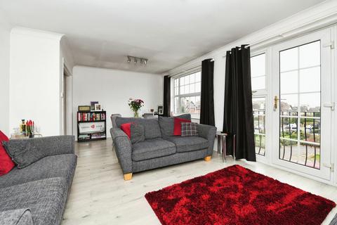 2 bedroom flat for sale, Kings Road, Westcliff-on-sea, SS0