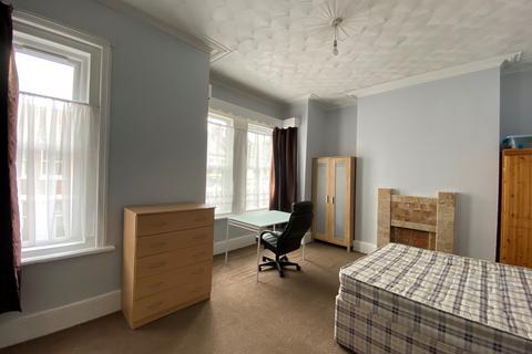 5 bedroom terraced house to rent, Shakespeare Avenue, Southampton