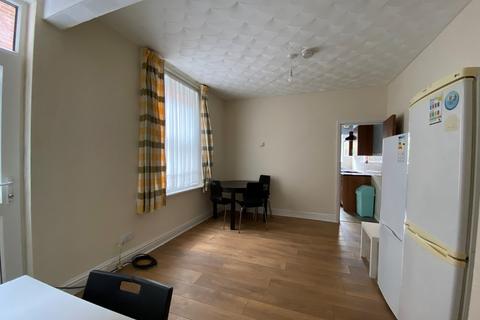 5 bedroom terraced house to rent, Shakespeare Avenue, Southampton