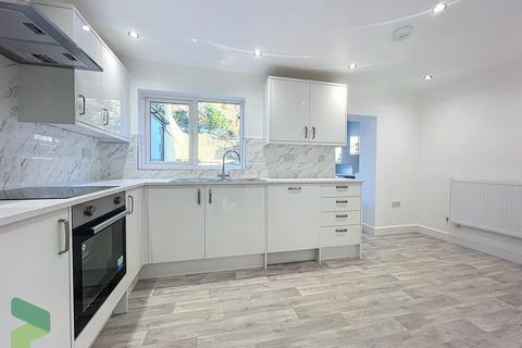 39 Blacksnape Road, Hoddlesden, Darwen, BB3 3PN