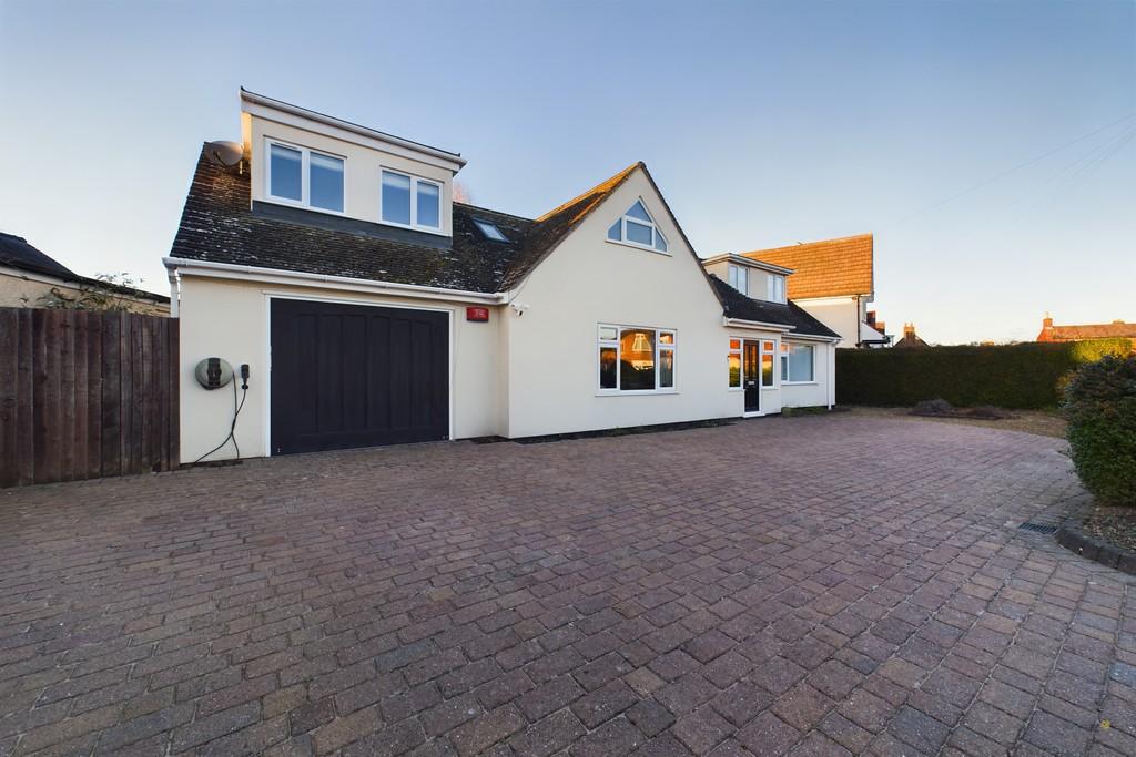 The Green, BartonunderNeedwood 6 bed bungalow for sale £825,000