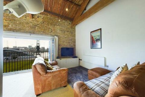 2 bedroom flat to rent, Warehouse W, 3 Western Gateway, London