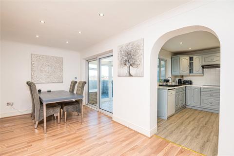 3 Beach Court, Great Wakering, Southend-on-sea, SS3 0DS