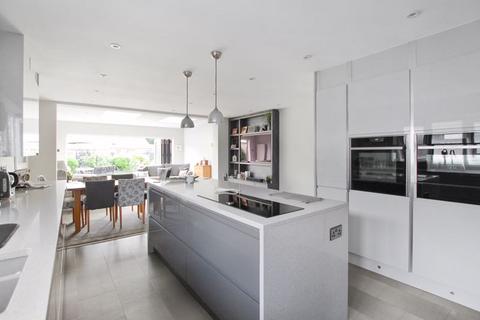 9 Wallis Close, Dartford, DA2 7BE