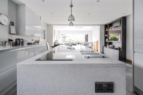 9 Wallis Close, Dartford, DA2 7BE