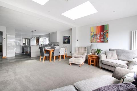 9 Wallis Close, Dartford, DA2 7BE