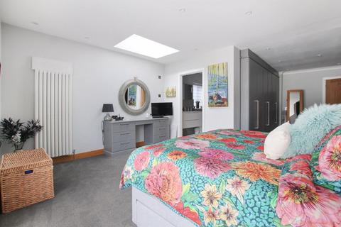9 Wallis Close, Dartford, DA2 7BE