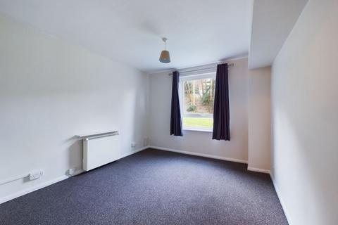 2 bedroom apartment to rent - Hillside Road, Whyteleafe - £1400