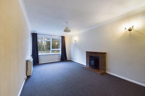 2 bedroom apartment to rent, Hillside Road, Whyteleafe - £1300