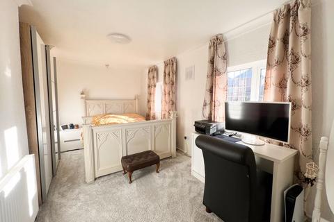 2 bedroom semi-detached house for sale - Piggott Grove, Stoke-On-Trent