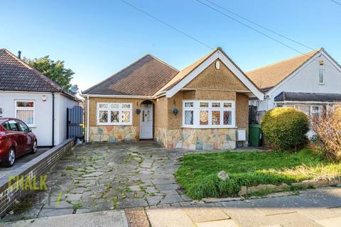 19 Elmer Gardens, Rainham, RM13 7BS