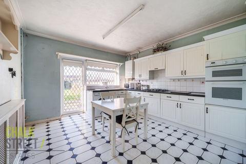 19 Elmer Gardens, Rainham, RM13 7BS