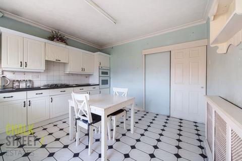 19 Elmer Gardens, Rainham, RM13 7BS