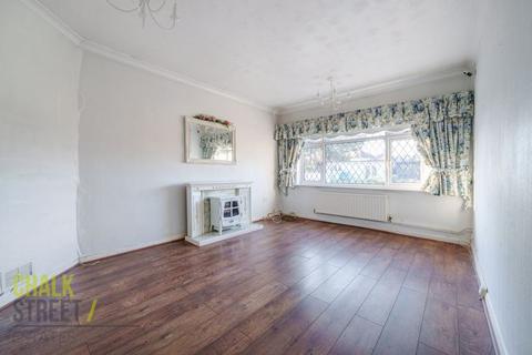 19 Elmer Gardens, Rainham, RM13 7BS