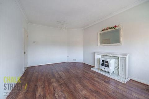 19 Elmer Gardens, Rainham, RM13 7BS