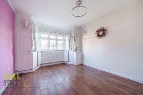 19 Elmer Gardens, Rainham, RM13 7BS